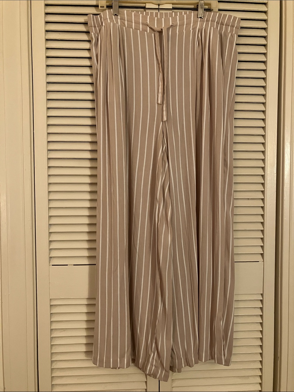 Torrid Size 1x (14-16) Wide-Leg Striped Pull-On Pants - Taupe & White